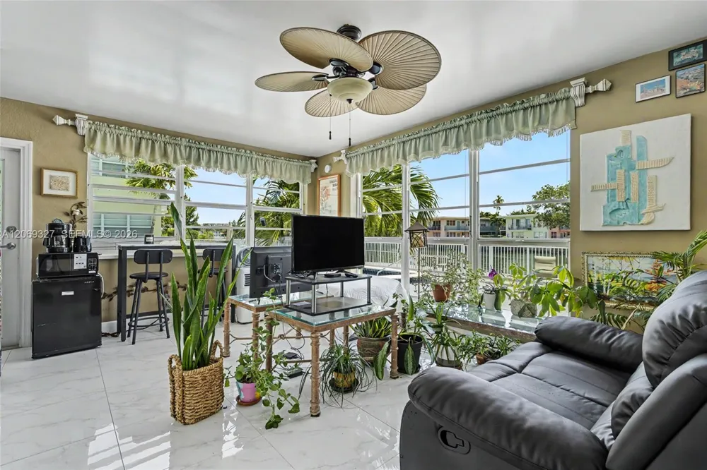 350 S Shore Dr #15 Miami Beach, FL 33141