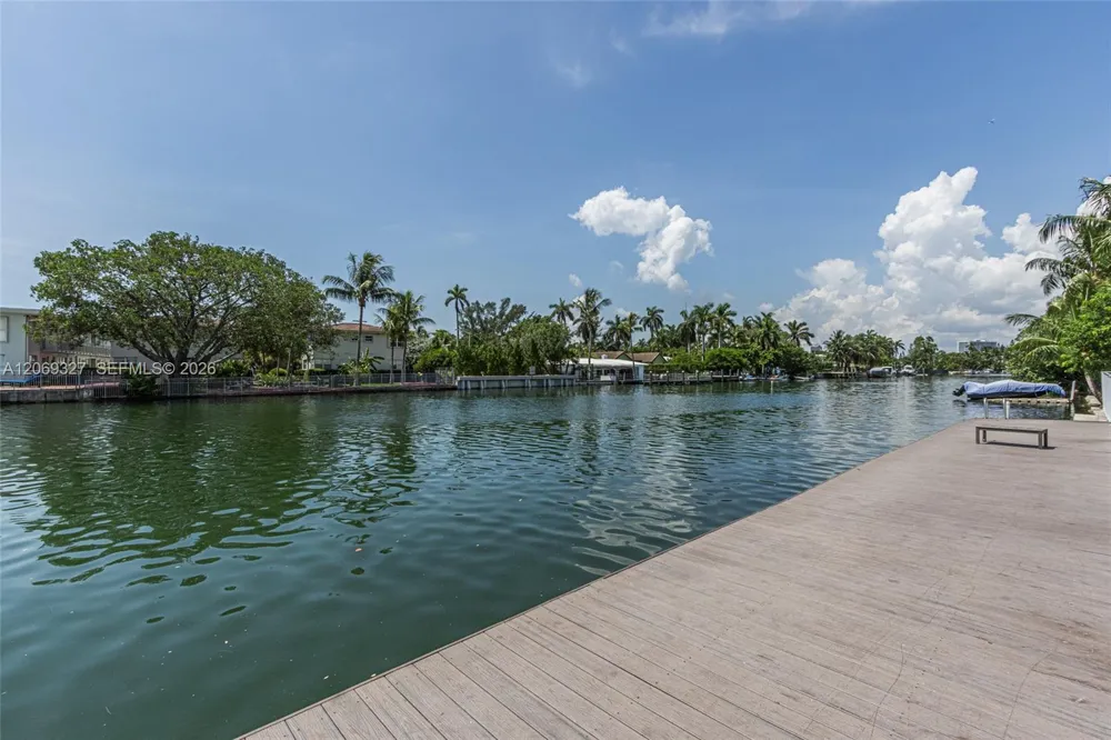 350 S Shore Dr #15 Miami Beach, FL 33141