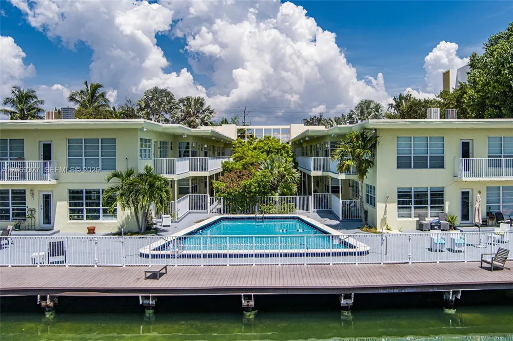 350 S Shore Dr #15 Miami Beach, FL 33141
