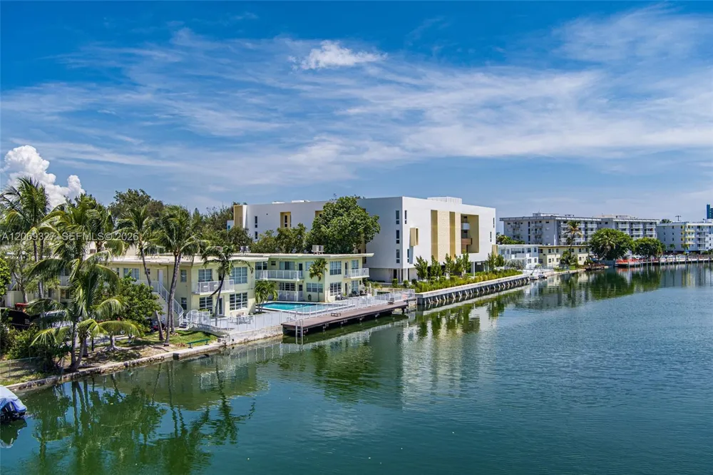 350 S Shore Dr #15 Miami Beach, FL 33141