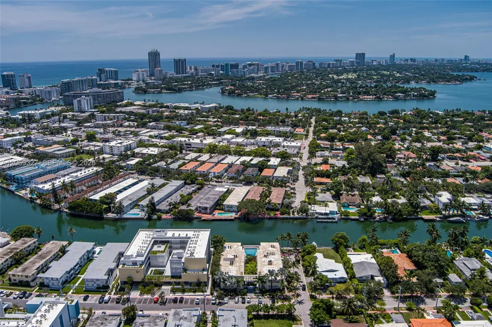 350 S Shore Dr #15 Miami Beach, FL 33141