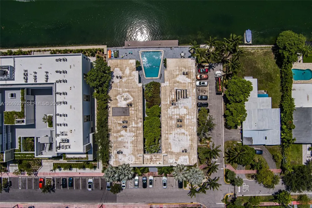 350 S Shore Dr #15 Miami Beach, FL 33141