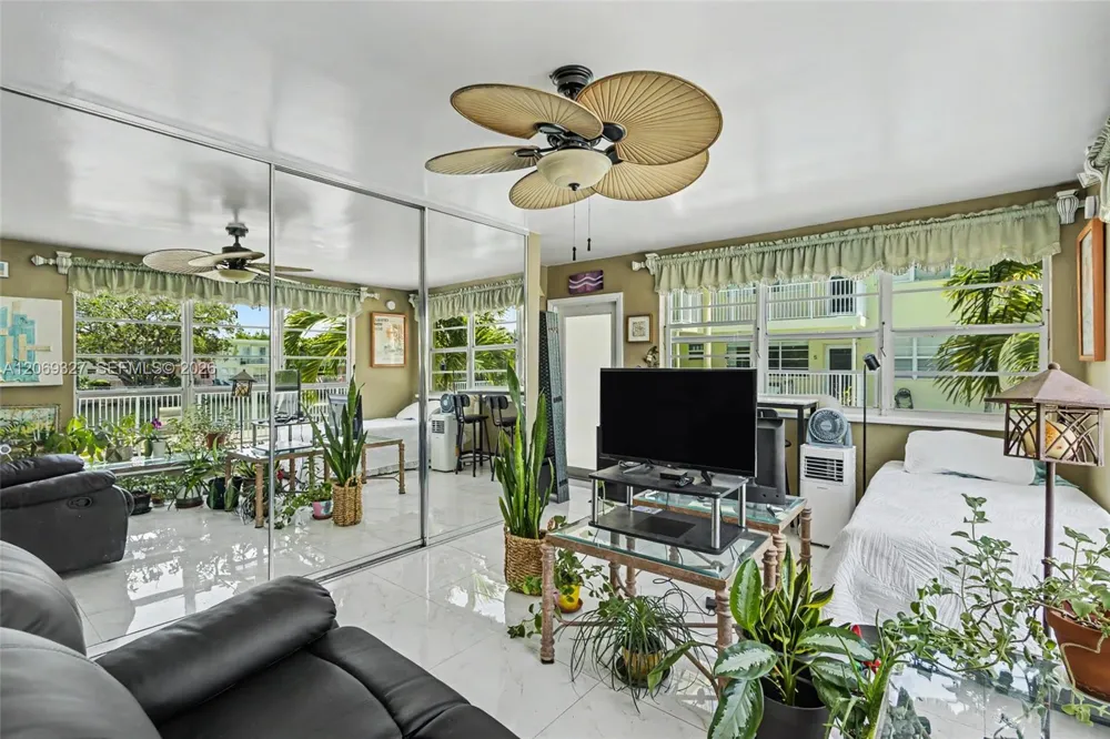 350 S Shore Dr #15 Miami Beach, FL 33141