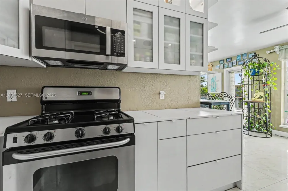 350 S Shore Dr #15 Miami Beach, FL 33141