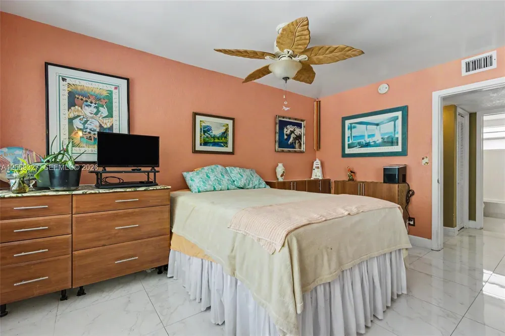 350 S Shore Dr #15 Miami Beach, FL 33141