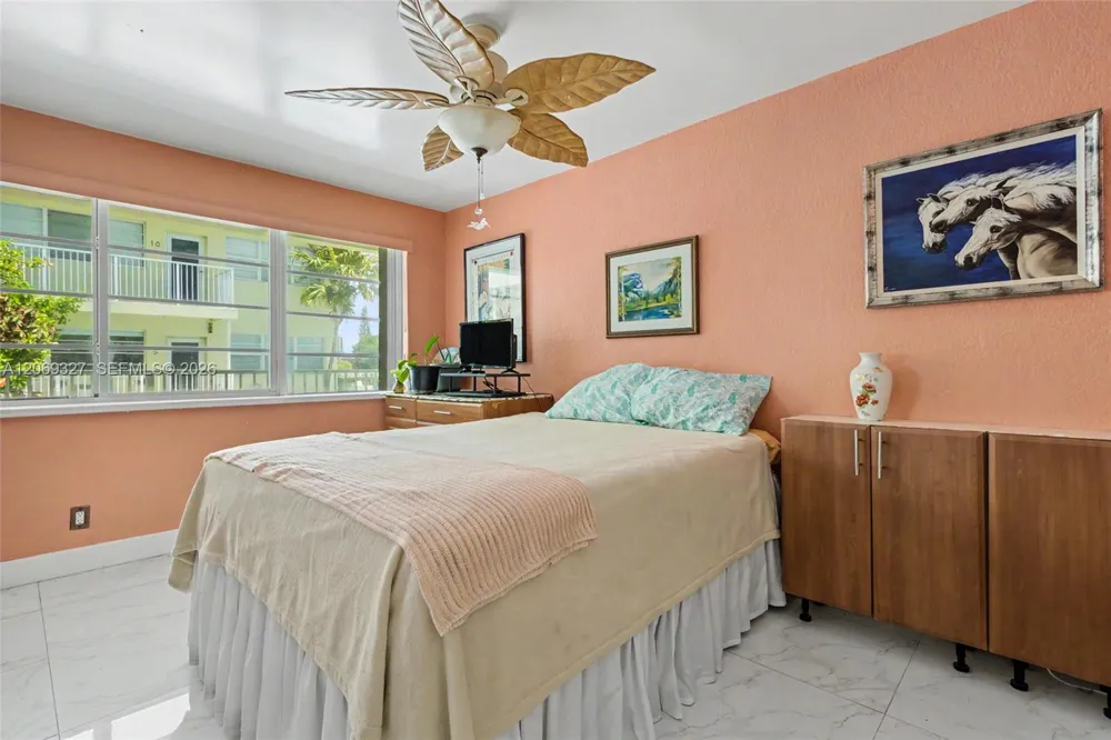 350 S Shore Dr #15 Miami Beach, FL 33141