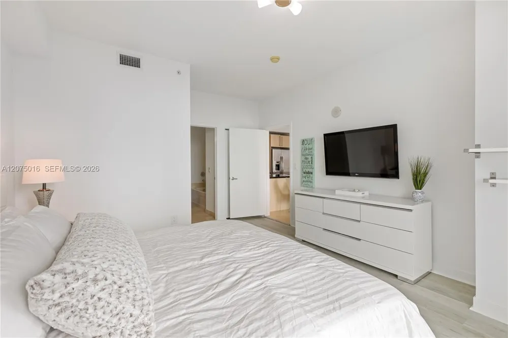 79 SW 12th St #3704 Miami, FL 33130
