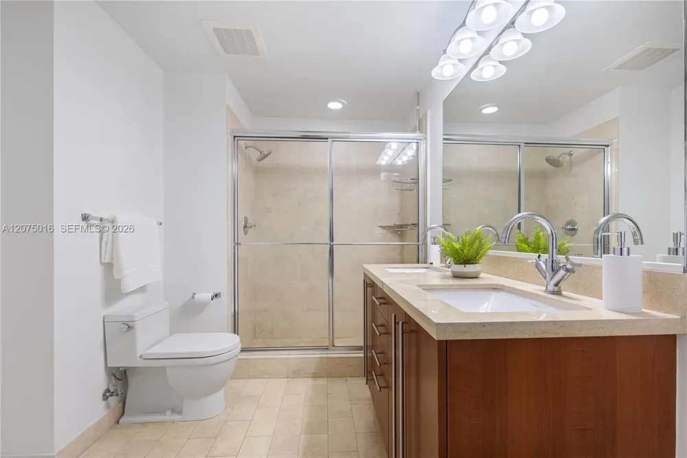 79 SW 12th St #3704 Miami, FL 33130