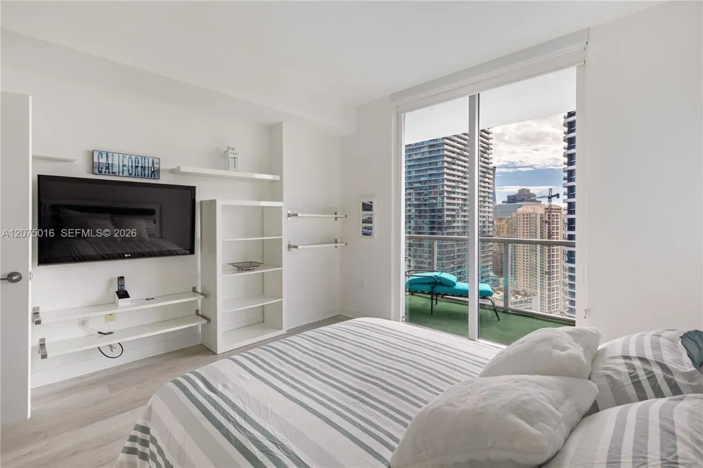 79 SW 12th St #3704 Miami, FL 33130