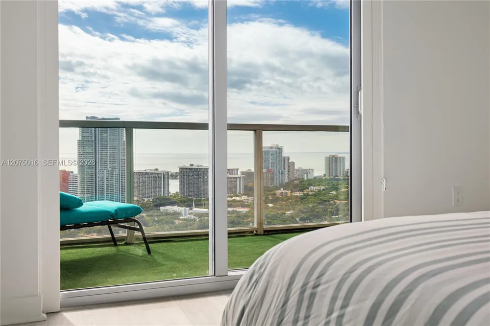 79 SW 12th St #3704 Miami, FL 33130