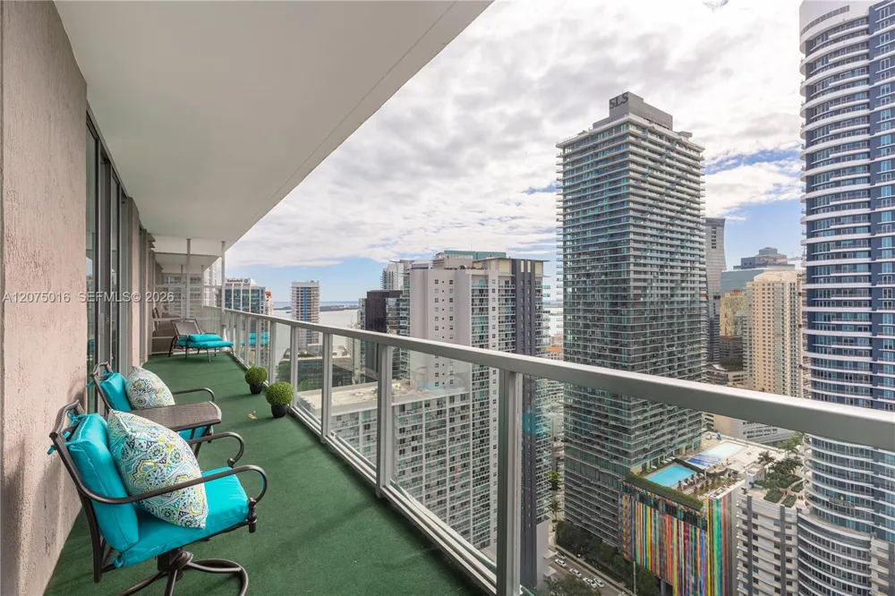 79 SW 12th St #3704 Miami, FL 33130