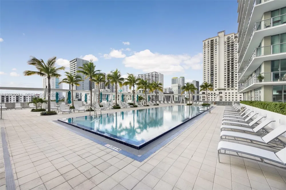 79 SW 12th St #PH3904-S Miami, FL 33130