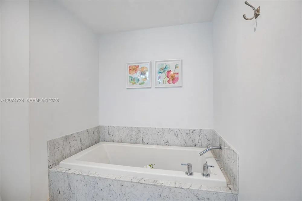 253 NE 2nd St #3104 Miami, FL 33132