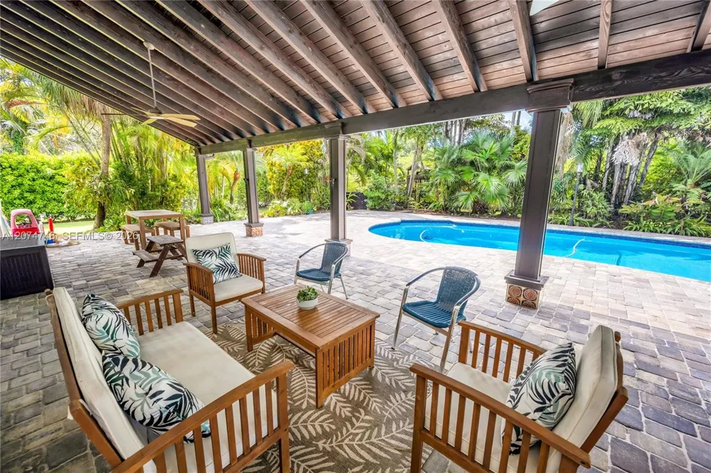8440 SW 182nd Ter Palmetto Bay, FL 33157