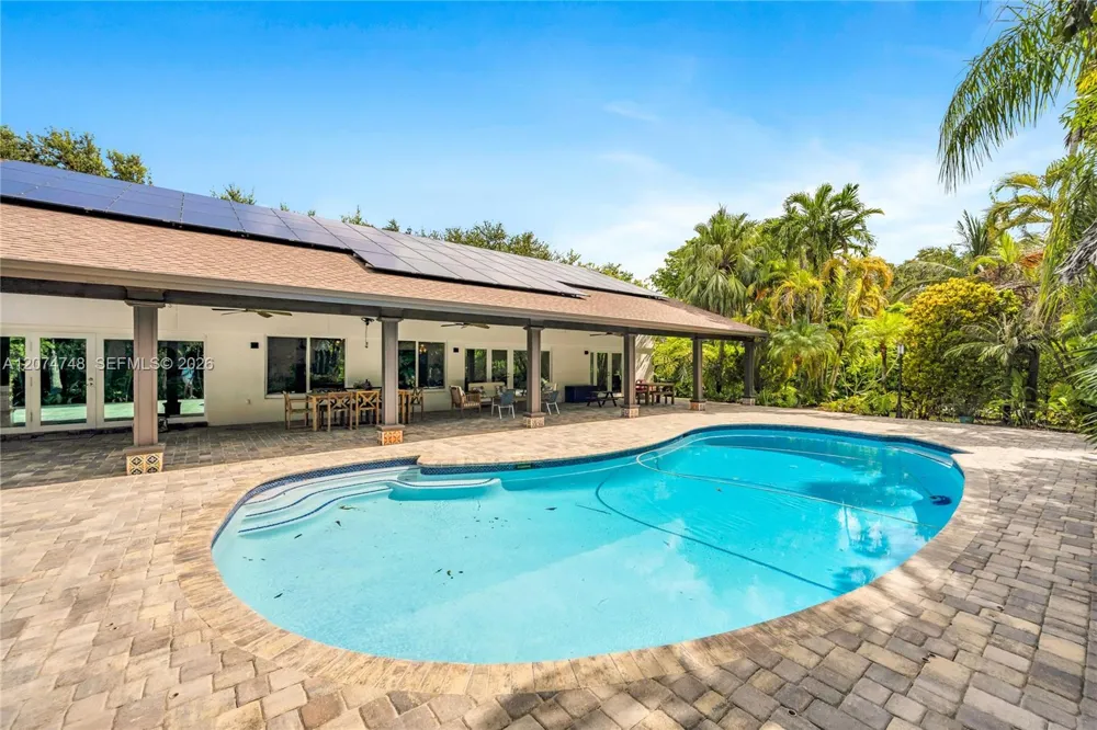 8440 SW 182nd Ter Palmetto Bay, FL 33157