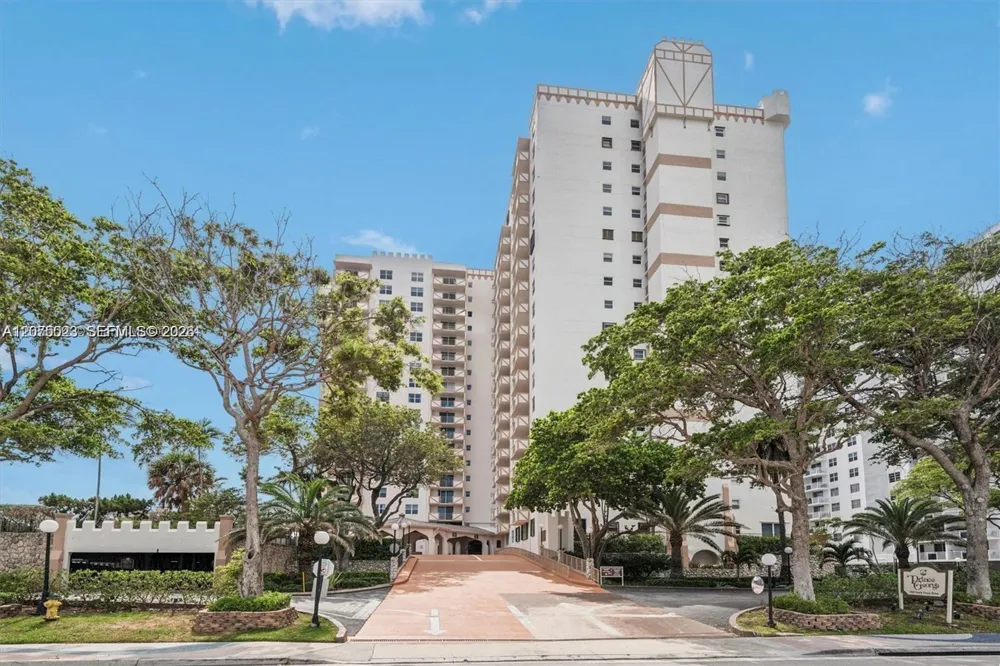 1865 S Ocean Dr #2D Hallandale Beach, FL 33009