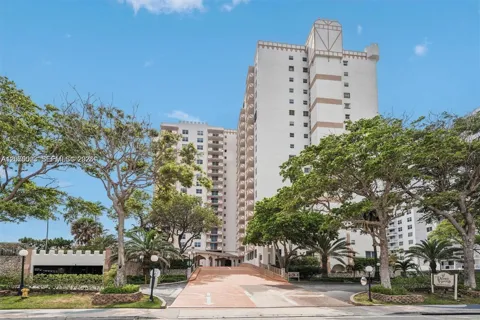 1865 S Ocean Dr #2D
