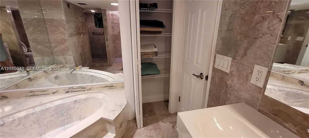 1865 S Ocean Dr #2D Hallandale Beach, FL 33009