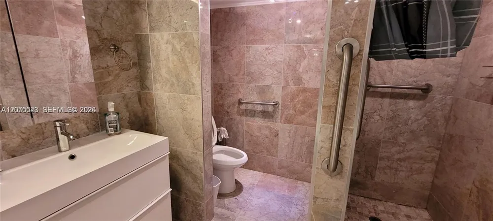 1865 S Ocean Dr #2D Hallandale Beach, FL 33009