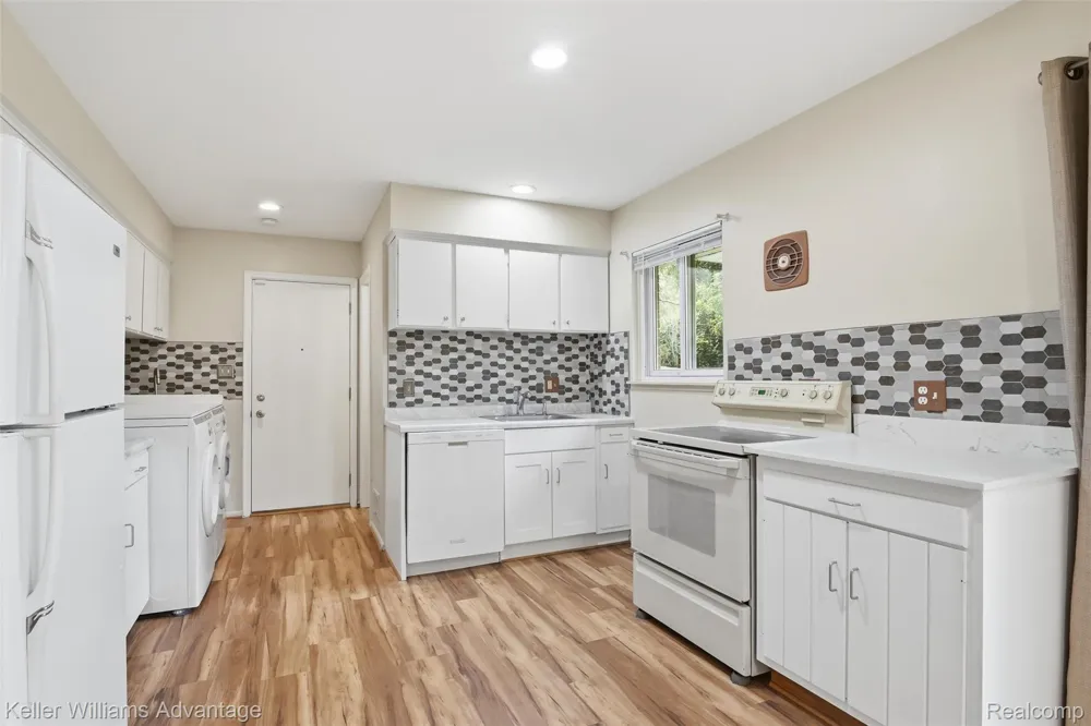 23645 Ripple Creek Novi City, MI 48375
