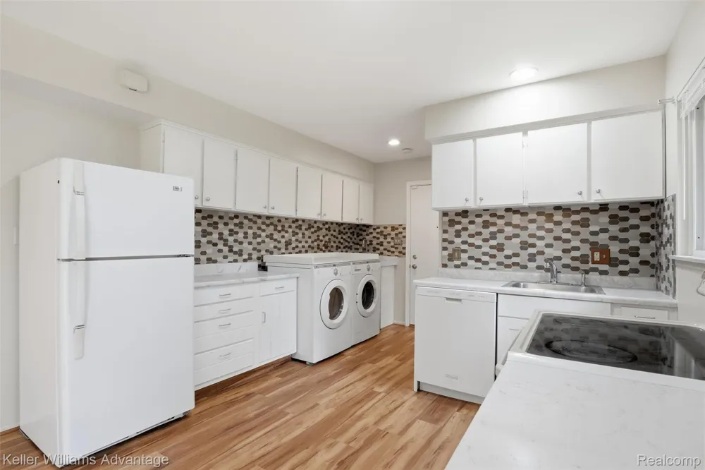 23645 Ripple Creek Novi City, MI 48375