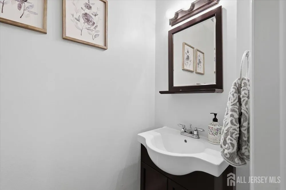 7 Conerly Road Franklin, NJ 08873