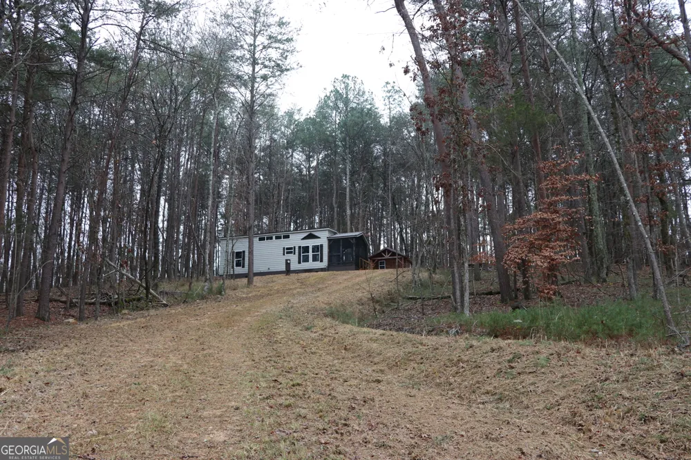1217 Henderson CIR Lyerly, GA 30730