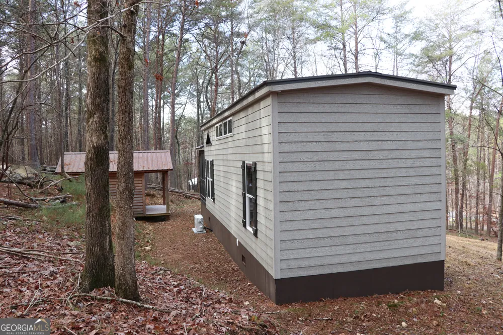 1217 Henderson CIR Lyerly, GA 30730
