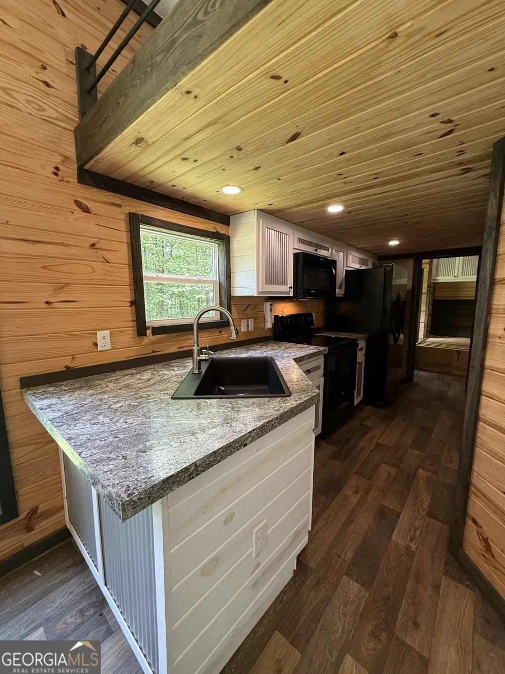1217 Henderson CIR Lyerly, GA 30730