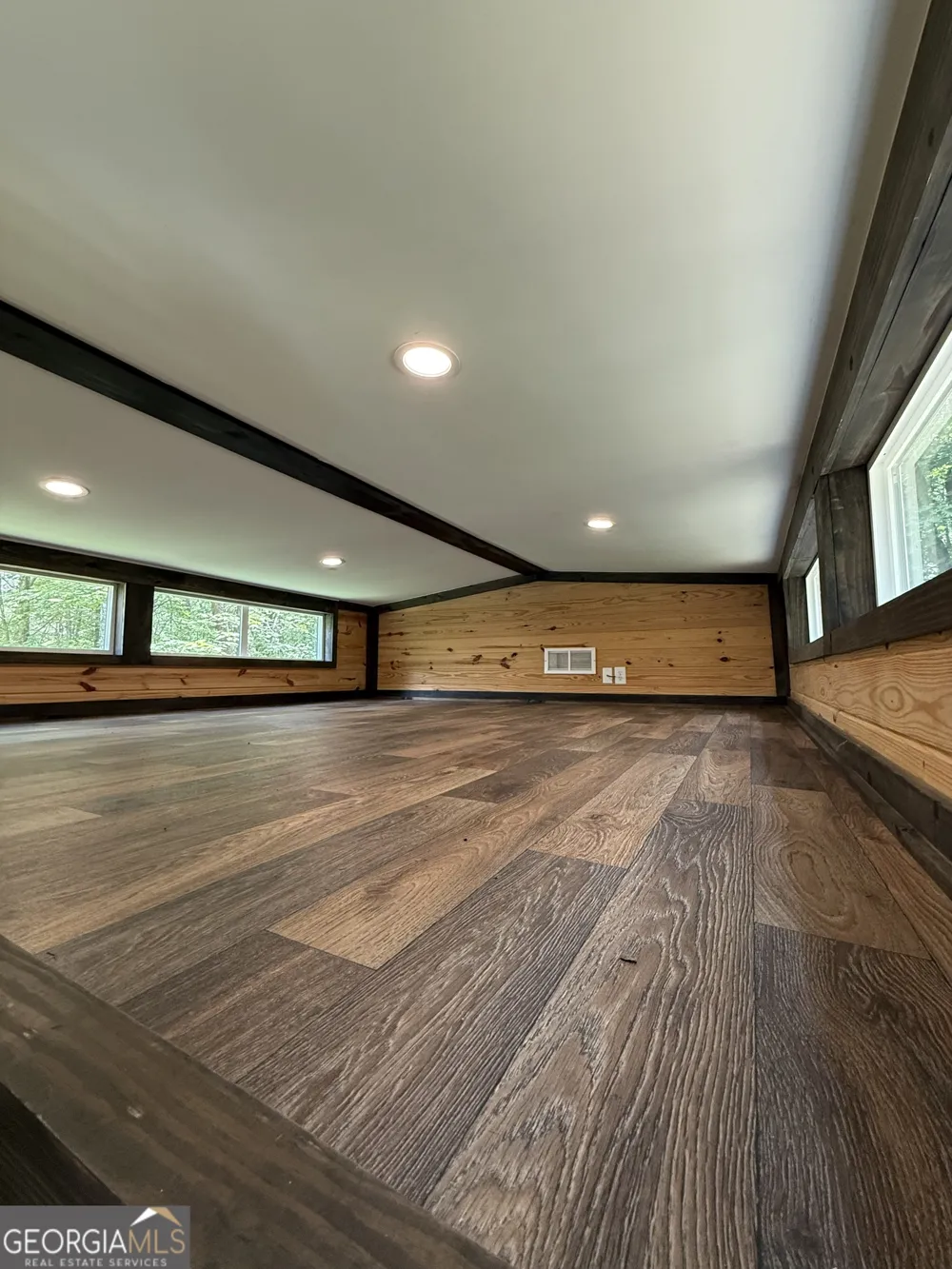 1217 Henderson CIR Lyerly, GA 30730