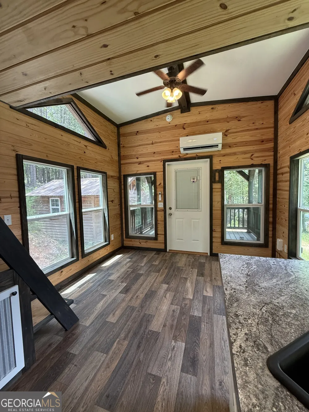 1217 Henderson CIR Lyerly, GA 30730