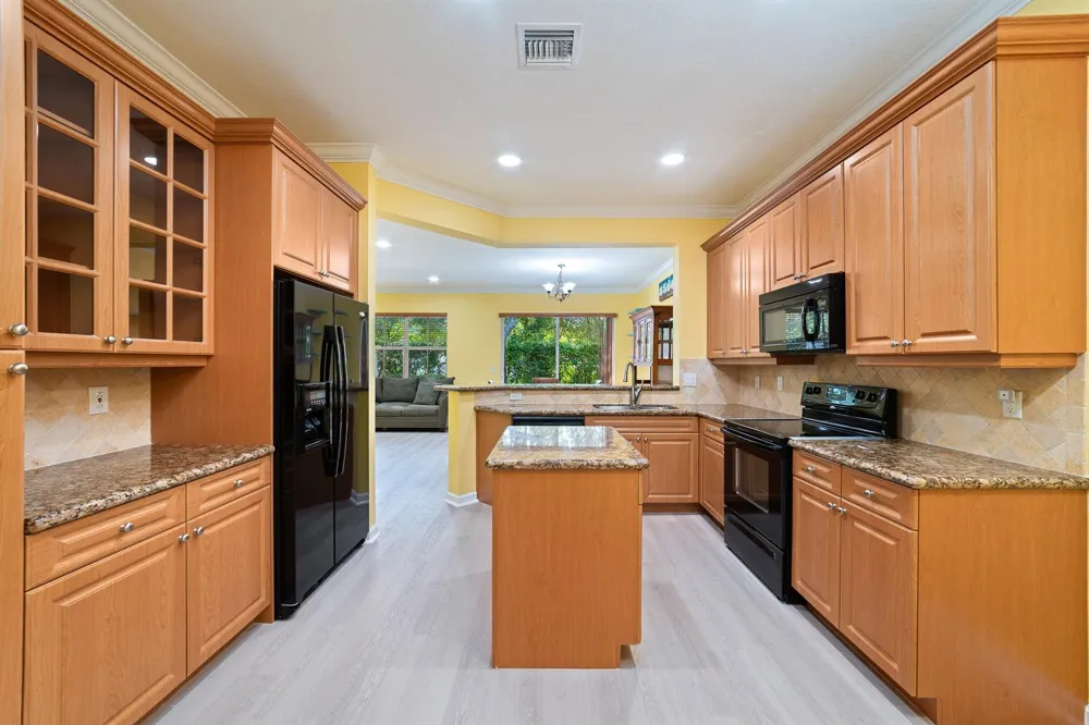 128 W Prive Circle Delray Beach, FL 33445
