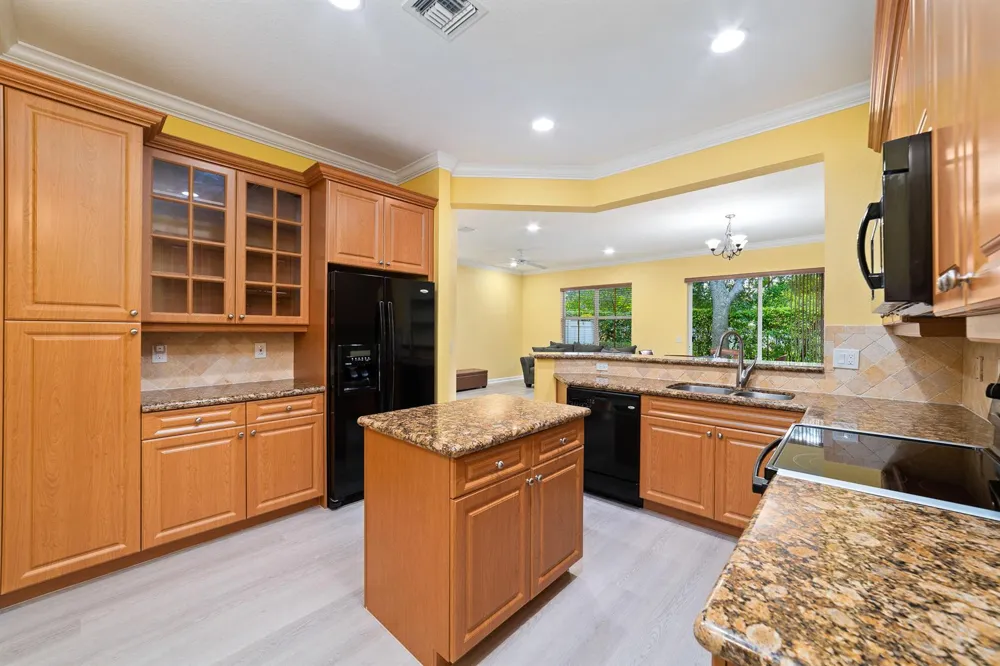128 W Prive Circle Delray Beach, FL 33445