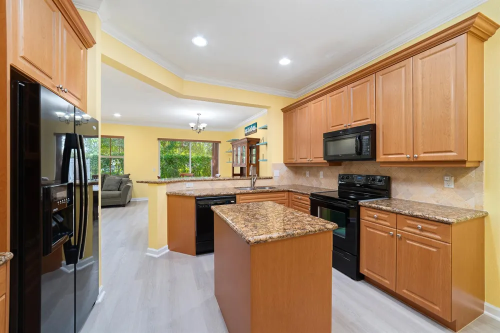 128 W Prive Circle Delray Beach, FL 33445