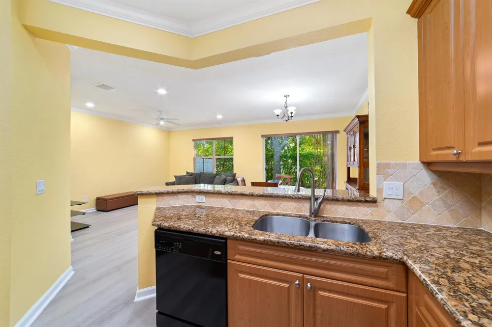 128 W Prive Circle Delray Beach, FL 33445