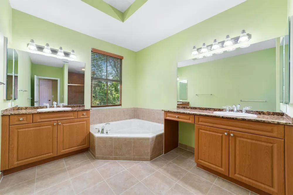 128 W Prive Circle Delray Beach, FL 33445