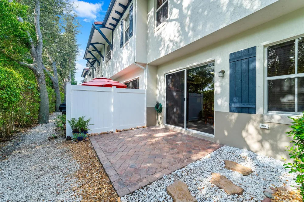 128 W Prive Circle Delray Beach, FL 33445