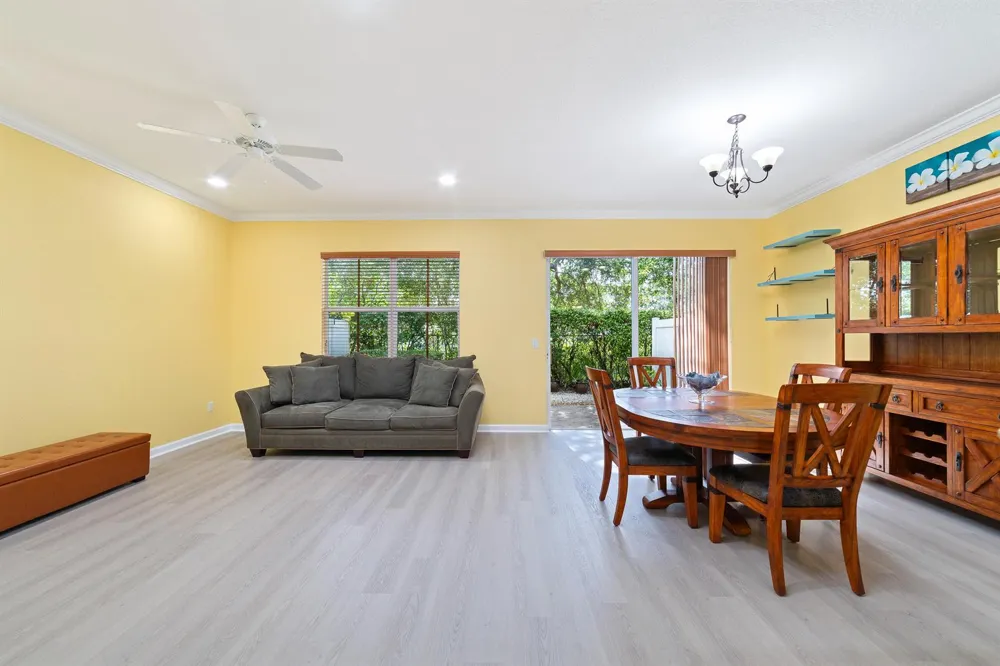 128 W Prive Circle Delray Beach, FL 33445