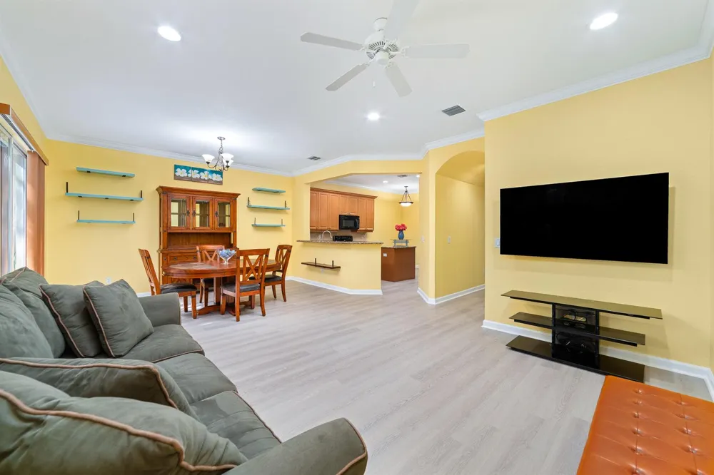128 W Prive Circle Delray Beach, FL 33445