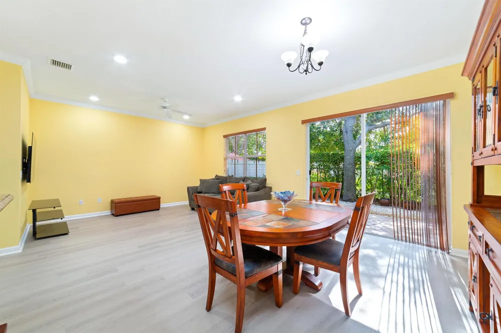 128 W Prive Circle Delray Beach, FL 33445