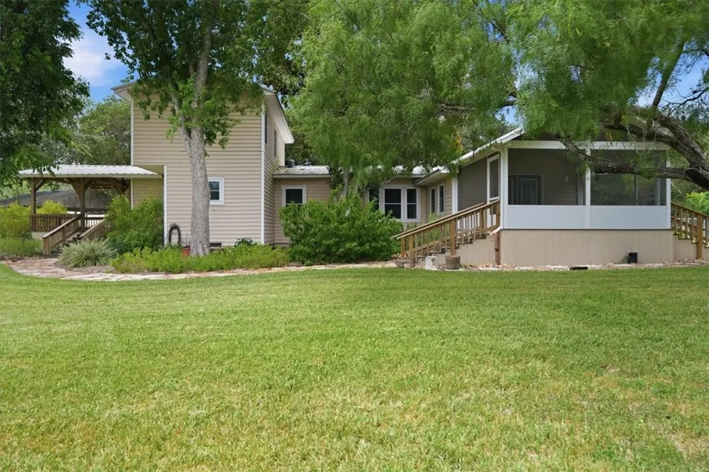 124 Lakepark Circle Mathis, TX 78368