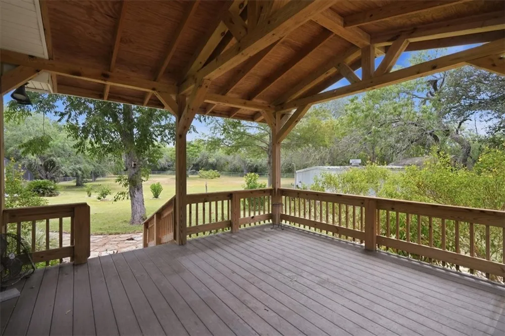 124 Lakepark Circle Mathis, TX 78368