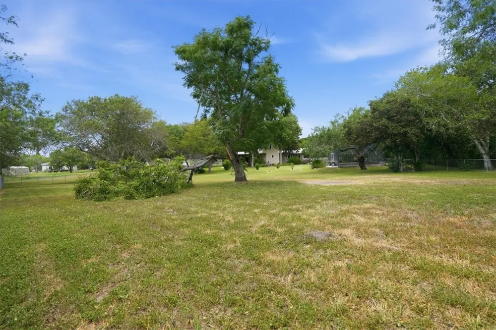 124 Lakepark Circle Mathis, TX 78368