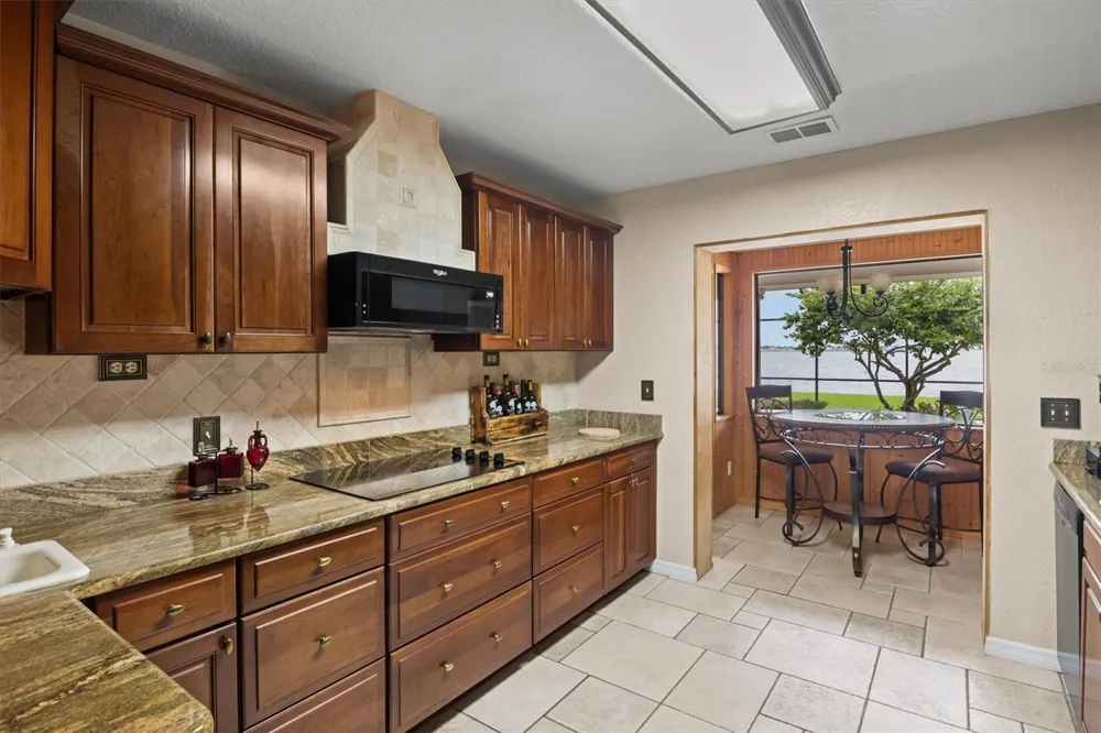 926 VAN DRIVE Auburndale, FL 33823