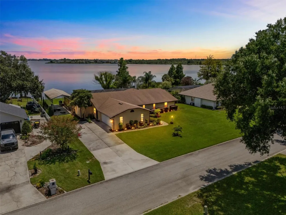 926 VAN DRIVE Auburndale, FL 33823