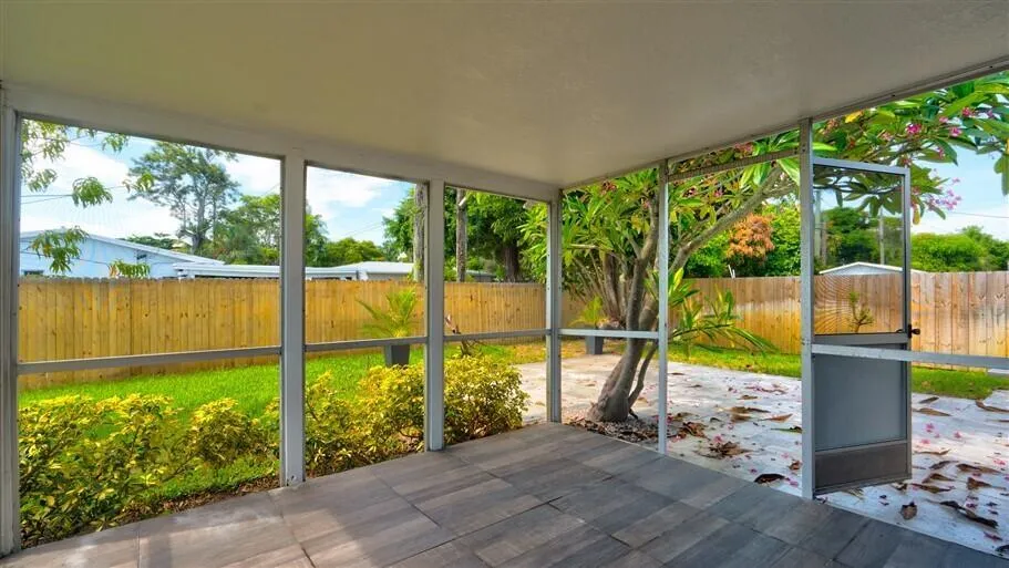 701 SE 1ST STREET Boynton Beach, FL 33435