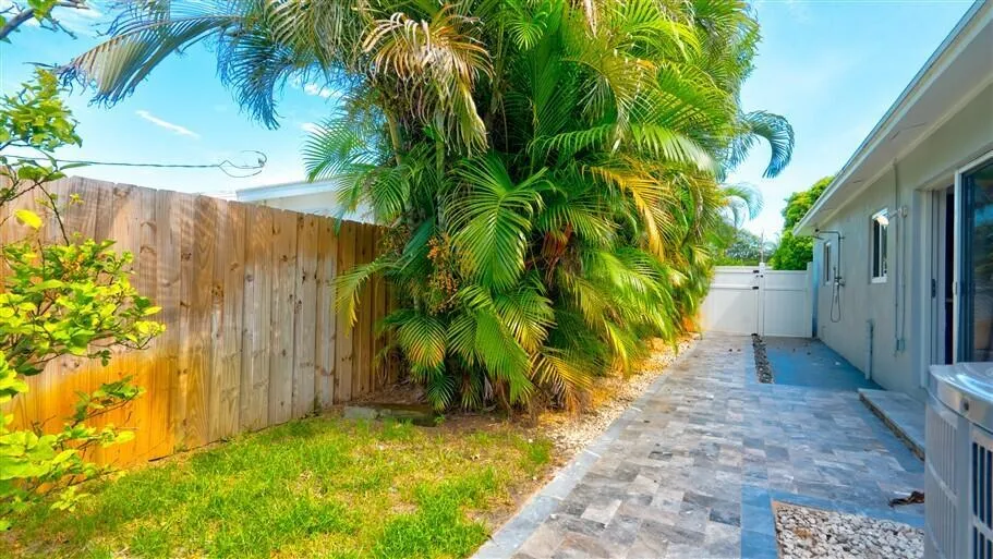 701 SE 1ST STREET Boynton Beach, FL 33435