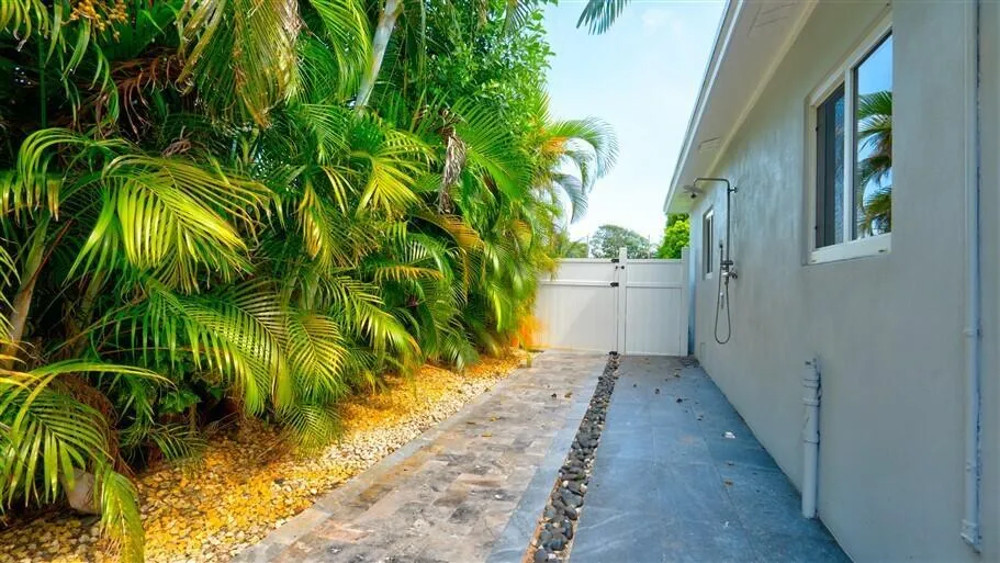 701 SE 1ST STREET Boynton Beach, FL 33435