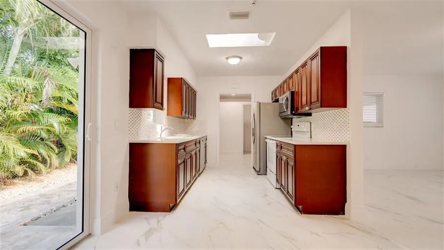 701 SE 1ST STREET Boynton Beach, FL 33435
