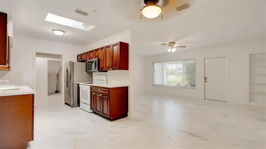 701 SE 1ST STREET Boynton Beach, FL 33435